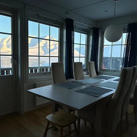 Haugen Svalbard * Longyearbyen